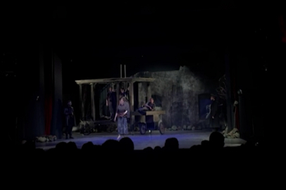 ‘Cesaret Ana ve Çocukları’ Bursa'da tiyatroseverlerle buluştu