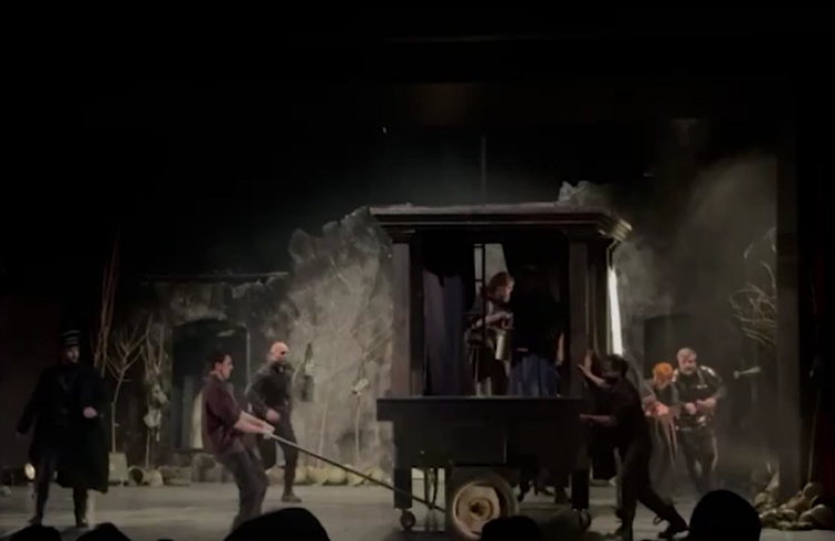 ‘Cesaret Ana ve Çocukları’ Bursa'da tiyatroseverlerle buluştu -Bursa hayat-2