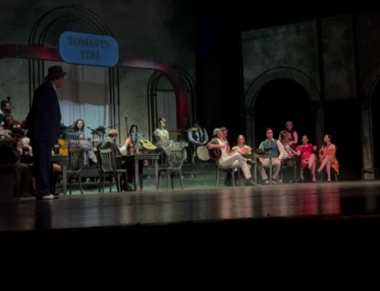 Bursa’da Balkan rüzgarı! ‘Rembetiko Efsanesi’ tiyatroseverlerle buluştu -Bursa Hayat-3