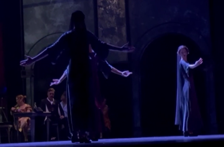 Bursa’da Balkan rüzgarı! ‘Rembetiko Efsanesi’ tiyatroseverlerle buluştu -Bursa Hayat-2