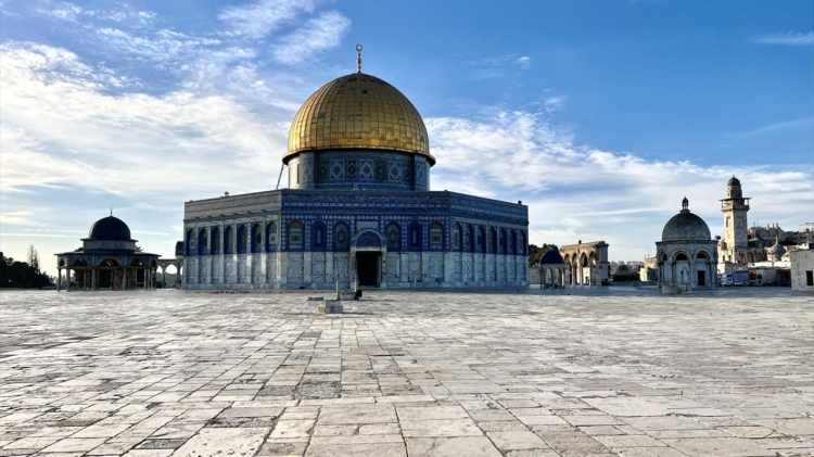 Bölgesel gerilimin gölgesinde kritik karar! Mescid-i Aksa ibadete açıldı -Bursa Hayat-2