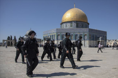 Bölgesel gerilimin gölgesinde kritik karar! Mescid-i Aksa ibadete açıldı