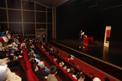 Minik okurlar 'Kızıl Kaptan' ile tanıştı