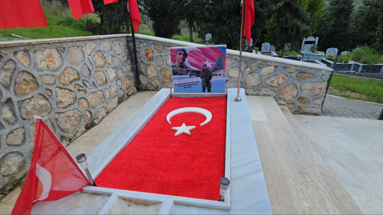 Bursa’da şehitlikte hırsızlık: Zanlı yakalandı!-Bursa Hayat-2