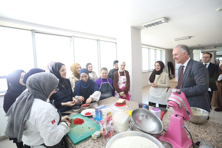 Başkan Alper Taban’dan İNESMEK kurslarına yerinde ziyaret - Bursa Hayat Gazetesi-2
