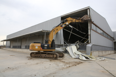 Nilüfer’de kaçak depoya yıkım: 4 bin metrekarelik yapı kaldırıldı!