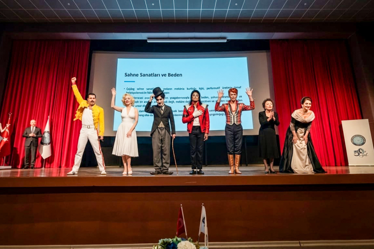 Akademisyenler ve sanat dünyası Bursa’da buluştu -BURSA HAYAT-2