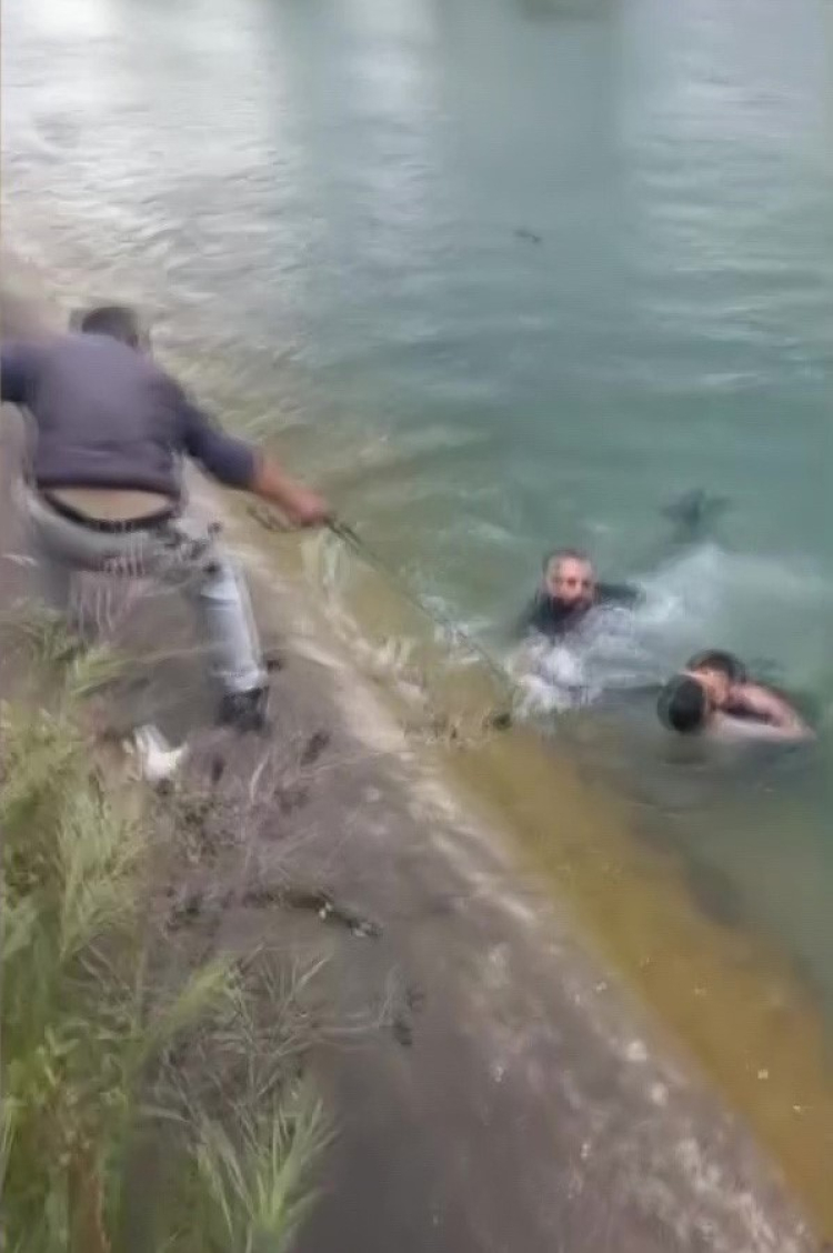 Adana’da sulama kanalına düşen çocuk son anda kurtarıldı!-Bursa Hayat-2