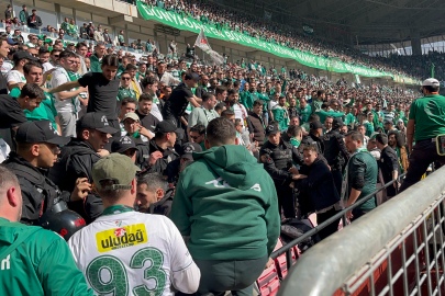 Bursaspor taraftarları arasında gergin anlar! Polis müdahale etti