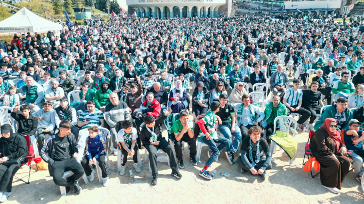 Bursaspor zaferi Bursa’da dev ekranda coşkuyla kutlandı - Bursa Hayat Gazetesi-2