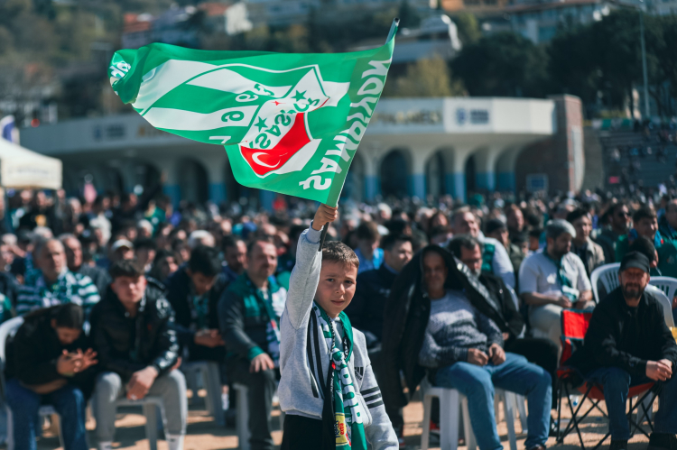 Bursaspor zaferi Bursa’da dev ekranda coşkuyla kutlandı - Bursa Hayat Gazetesi-4