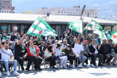 Bursaspor zaferi Osmangazi Meydanı’nı salladı