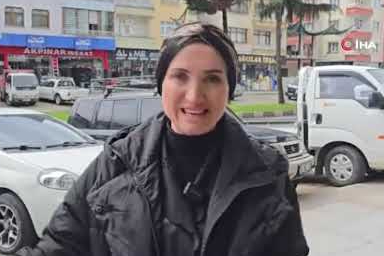 Yerde aradığı cüzdanını yüksekte buldu