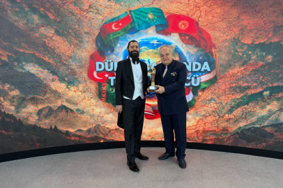 Akif Manaf’a “Türk Dünyası Barış Ödülü” verildi