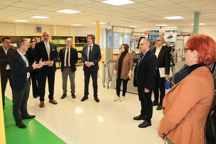 BUÜ ile Oyak-Renault arasında stratejik iş birliği adımı - Bursa Hayat Gazetesi-2