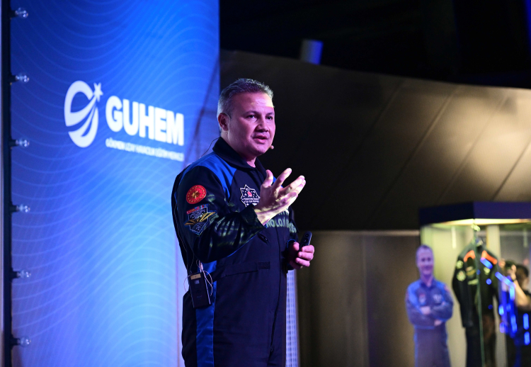 GUHEM’de uzay heyecanı: Alper Gezeravcı gençlerle buluştu - Bursa Hayat Gazetesi-2