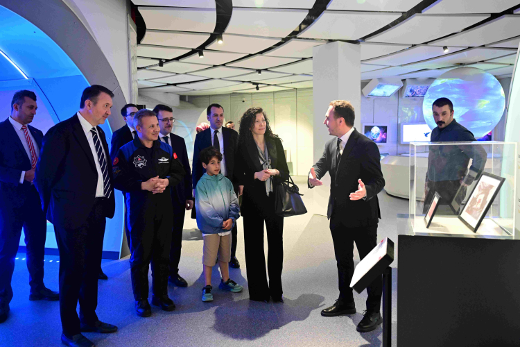 GUHEM’de uzay heyecanı: Alper Gezeravcı gençlerle buluştu - Bursa Hayat Gazetesi-3