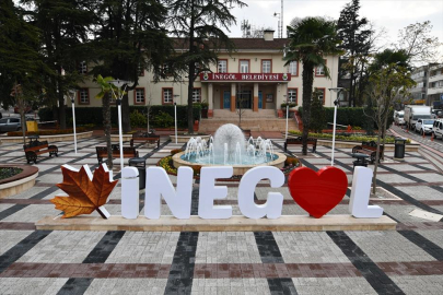 İnegöl’de akıllı dönüşüm: Otopark takibi artık cep uygulamasında!