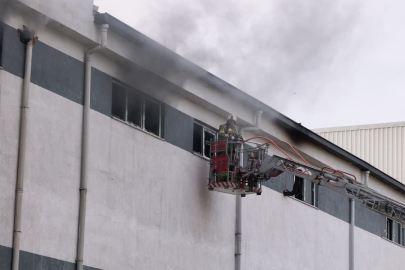 İnegöl’de mobilya fabrikasında yangın paniği!