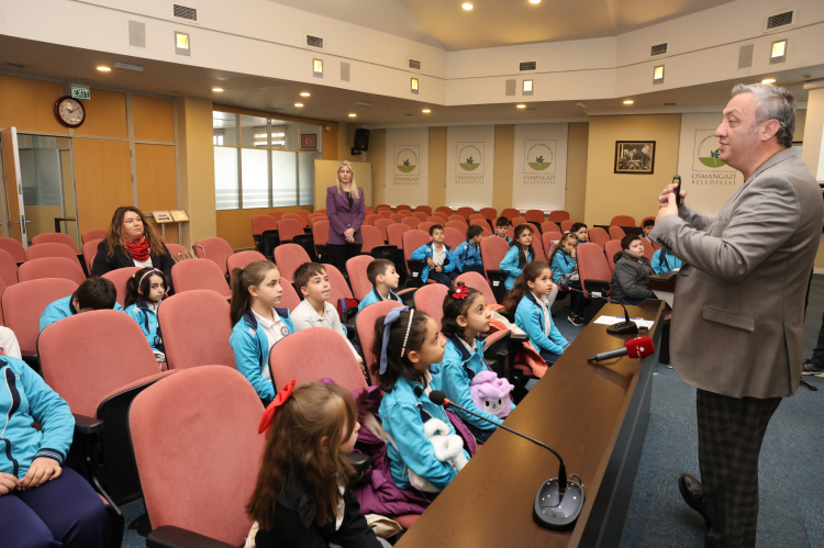 Osmangazi Belediyesi Meclis Salonu kapılarını çocuklara açtı - Bursa Hayat Gazetesi-2