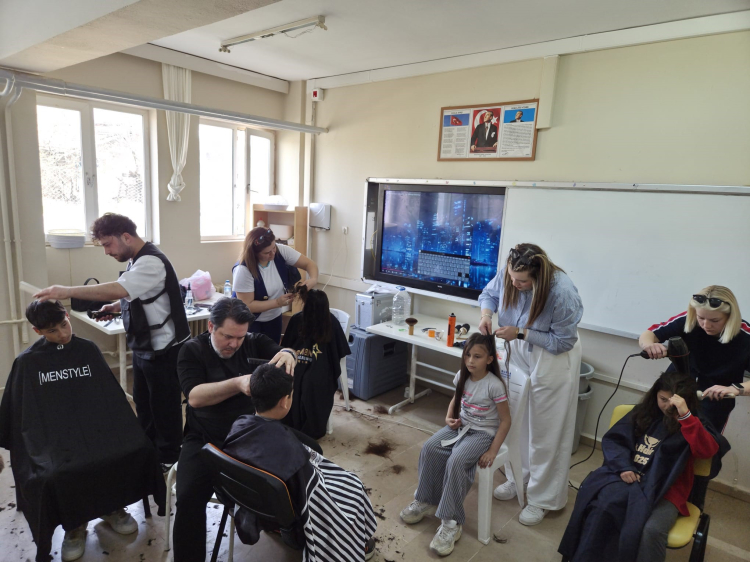 Bursa’da minik kalplere 23 Nisan sürprizi!-Bursa Hayat-2