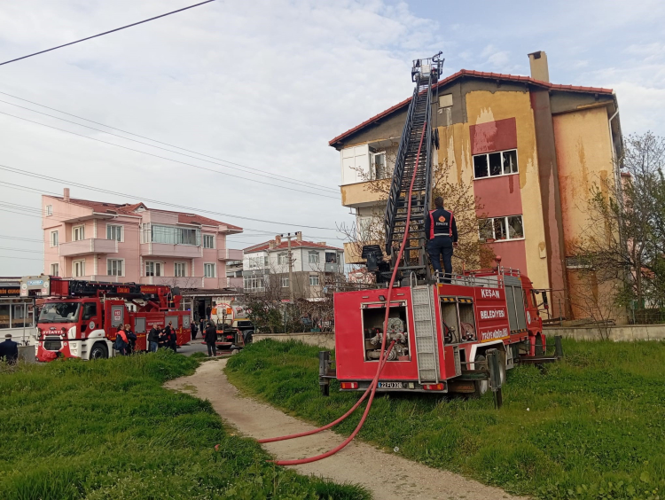 Evi ateşe verip babasını aradı: Mahallede büyük panik!-Bursa Hayat-2