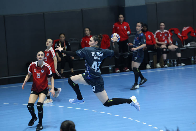 Bursa Büyükşehir Belediyespor zirve yarışını bırakmadı!-Bursa Hayat-2