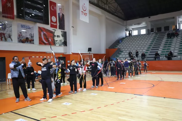 Bursa İnegöl’de 34 öğrenci okçulukta hedefe kilitlendi - Bursa Hayat Gazetesi-2