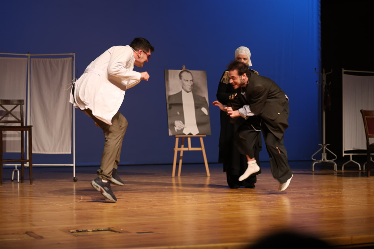 Osmangazi’de Rumeli esintili tiyatro gecesine yoğun ilgi - Bursa Hayat Gazetesi-2