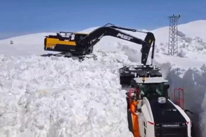 Şırnak’ta nisan ortasında kar mesaisi!