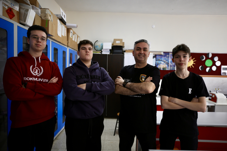 Bursa’dan bilimsel başarı: Öğrencilere dünya sahnesinde büyük ödül!-Bursa Hayat-3