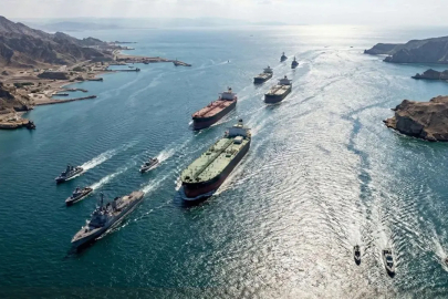 Ateşkes sonrası ilk adım! İran Hürmüz Boğazı'nı açtı