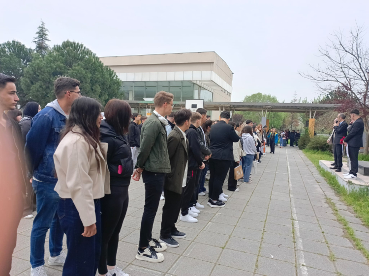 Bursa’da gençlerden öğretmenlere anlamlı sürpriz!-Bursa Hayat-2