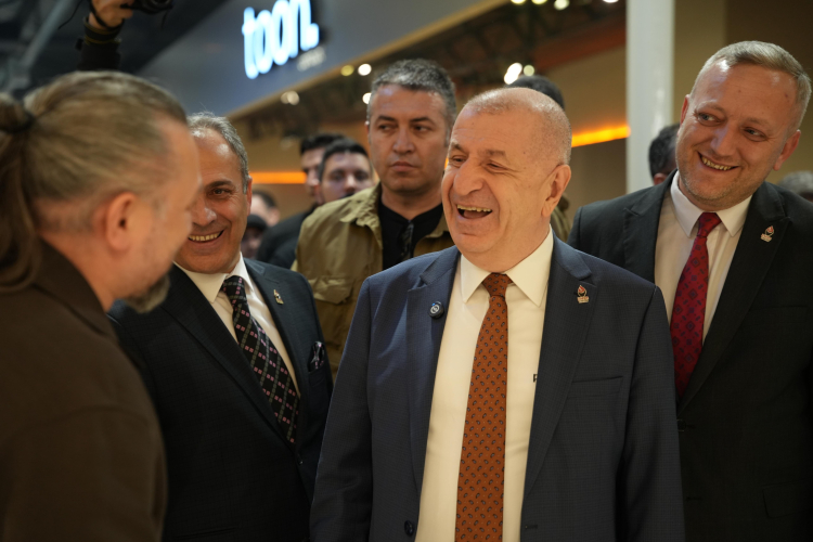 Ümit Özdağ'dan İnegöl MODEF Fuarı ve Kuyumcular Çarşısı'na ziyaret - Bursa Hayat Gazetesi-3