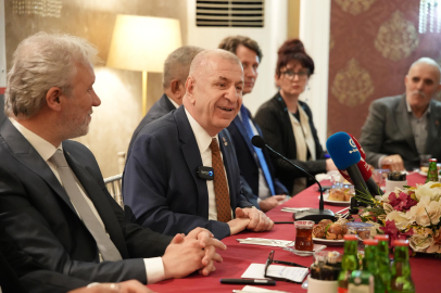 Zafer Partisi Genel Başkanı Ümit Özdağ Bursa’da iş dünyasıyla buluştu