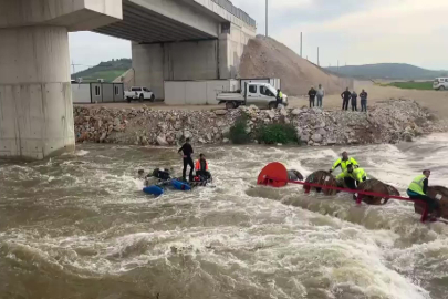 Bursa'da azgın suların ortasında can pazarı!