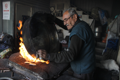 Çorum'daki son kalaycılardan biri! 63 yıllık usta zamana direniyor