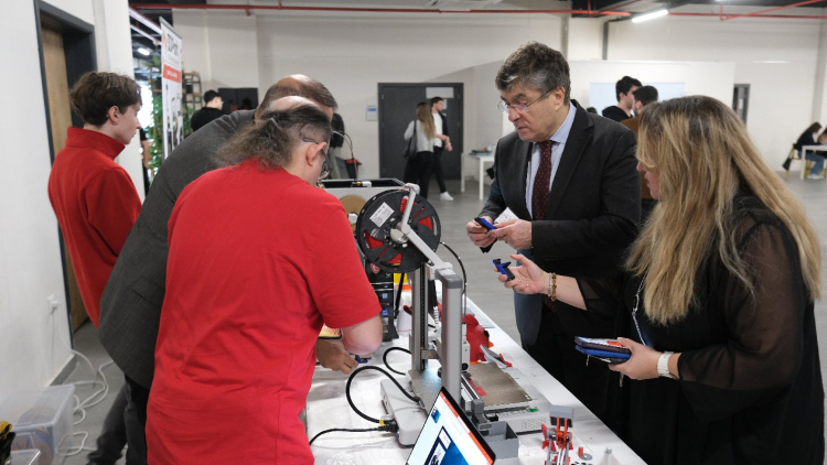 Mudanya Üniversitesi’nde geleceğin teknolojileri masaya yatırıldı - Bursa Hayat Gazetesi-4