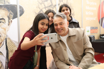 Özgür Özgülgün Bursa Kitap Fuarı’nda okurlarıyla buluştu