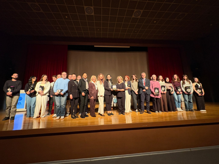 Bursa BUSADER’den tıp öğrencilerine steteskop desteği!-Bursa Hayat-2