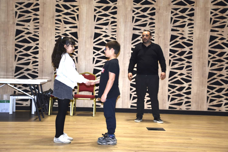  Karacabey Belediyesi’nden çocuklara tiyatro projesi-Bursa Hayat-3