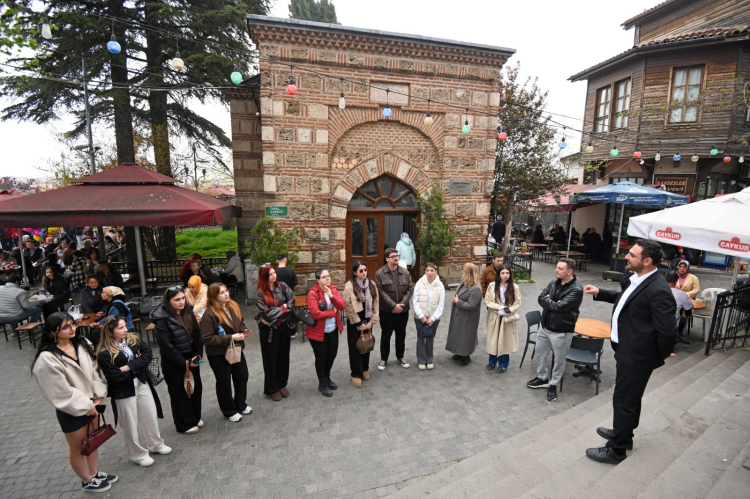 Yalova Üniversitesi öğrencileri Bursa’nın lezzet ve tarihini keşfetti-Bursa Hayat-2