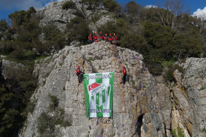 Bursa'da nefes kesen tatbikat sonrası zirvede Bursaspor bayrağı açıldı