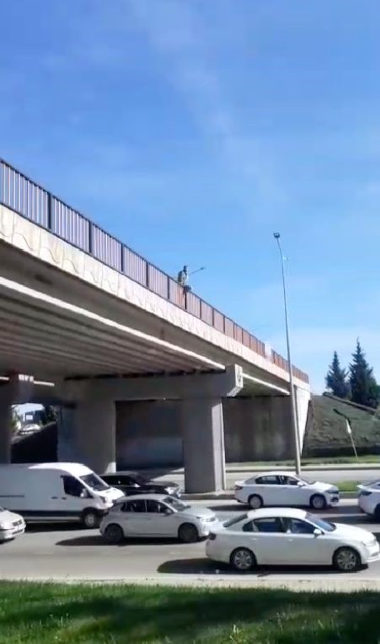 Bursa yönünde trafik kilit: Çevre yolunda korkutan atlama girişimi!-Bursa Hayat-2