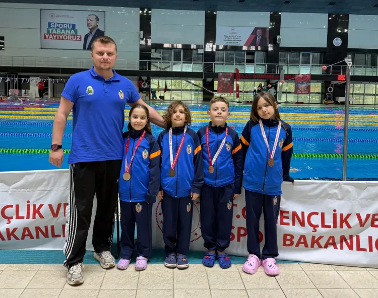 Bursa’da 23 Nisan yüzme yarışlarında İnegöl fırtınası - Bursa Hayat Gazetesi-2