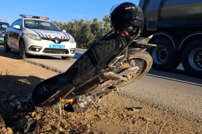 Bursa’da motosiklet yol kenarına savruldu: Yaralı hastaneye kaldırıldı!