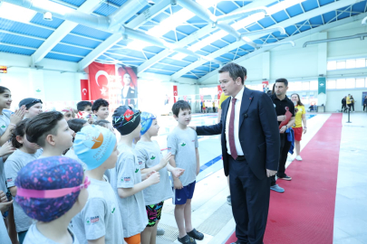 Başkan Aydın startı verdi: Osmangazi'de yüzme şenliği başladı!