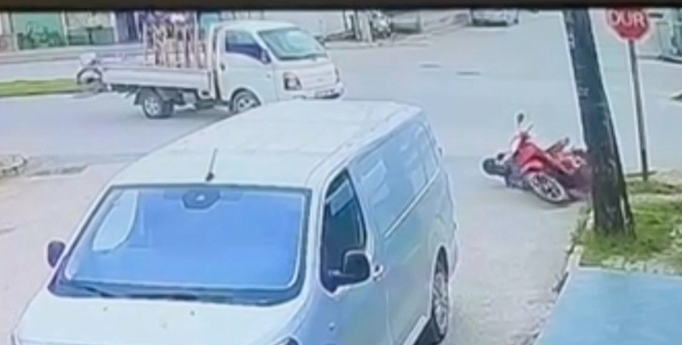 İnegöl’de korkutan çarpışma: Motosiklet sürücüsü yaralandı!-Bursa Hayat-2