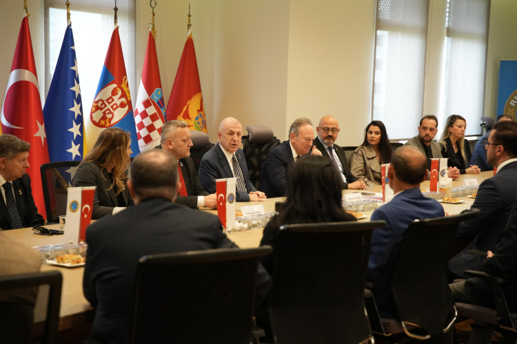 Ümit Özdağ’dan Bursa’da Balkan ve Rumeli derneklerine ziyaret - Bursa Hayat Gazetesi-5