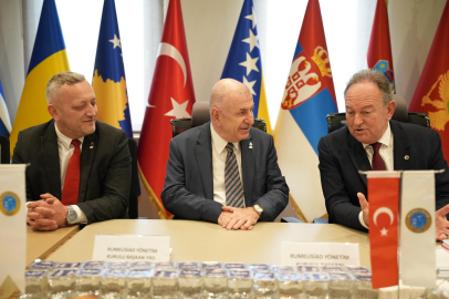 Ümit Özdağ’dan Bursa’da Balkan ve Rumeli derneklerine ziyaret